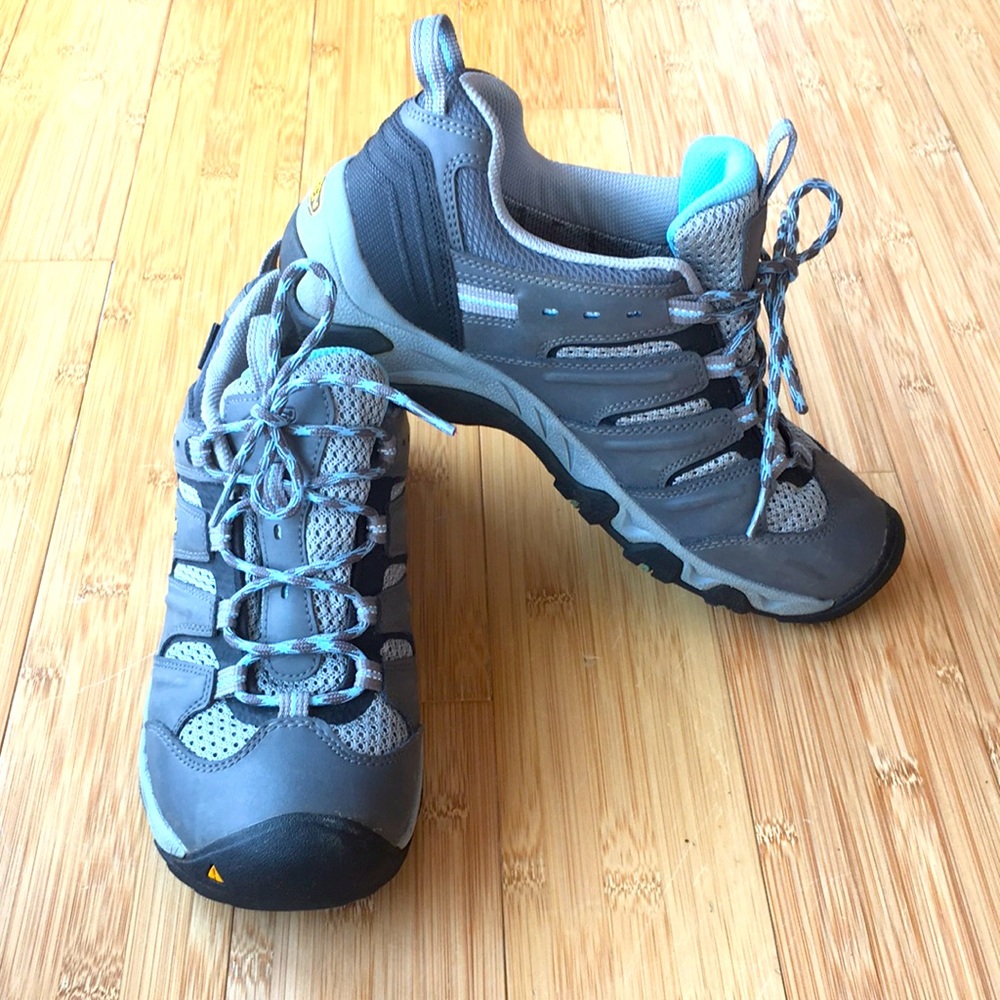Keen DRY waterproof low hiking boots shoes size 9